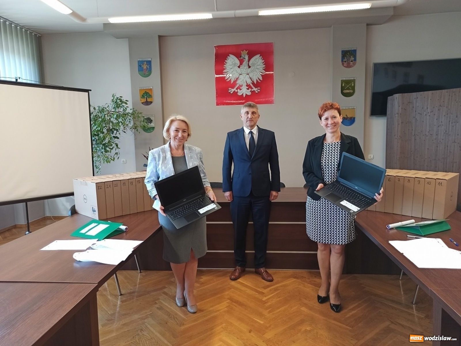 Zdjęcie w galerii na portalu naszwodzislaw.com: Gmina przekazała laptopy szkołom w Lubomi i Syryni wiadomości z regionu