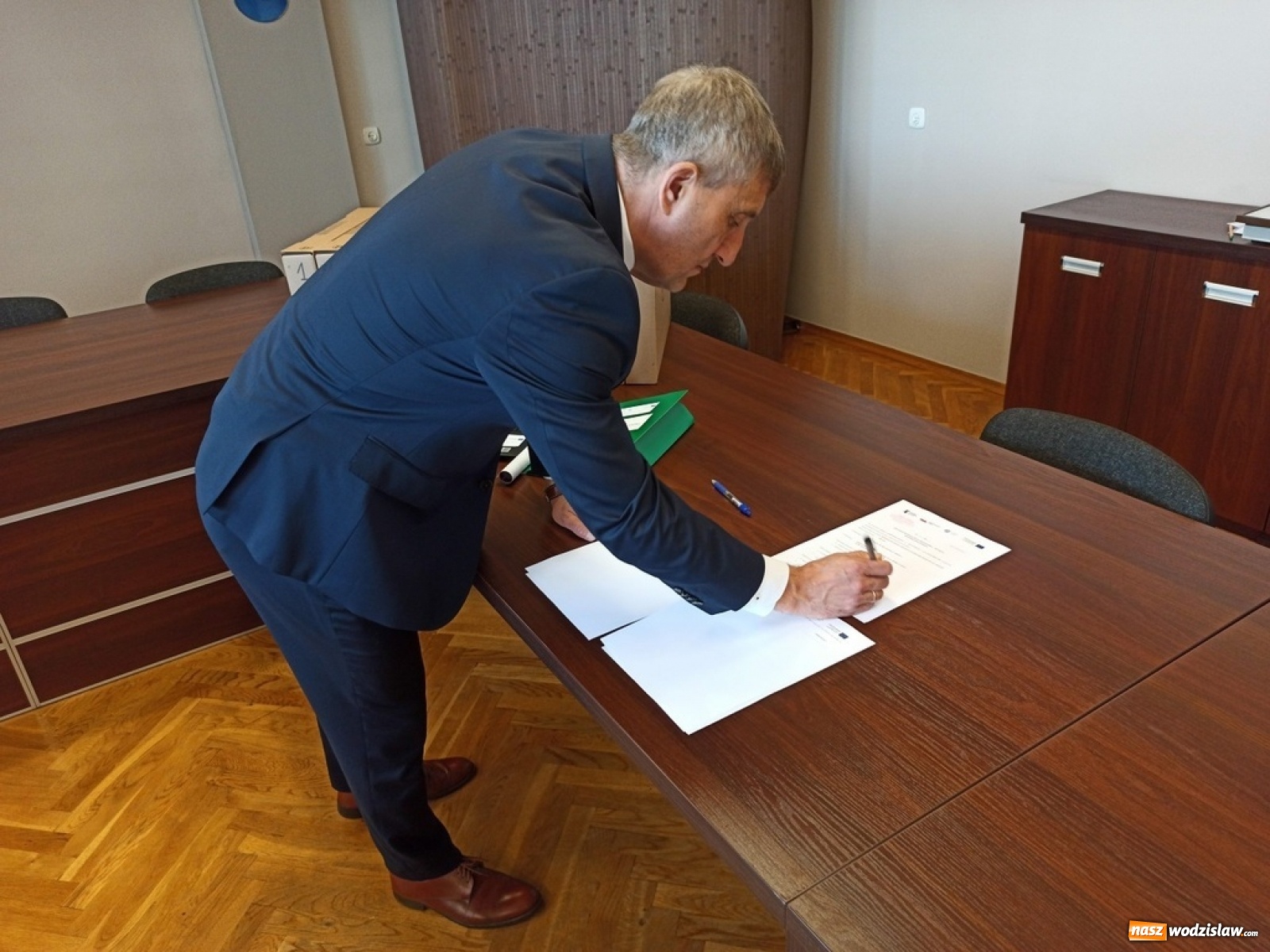 Zdjęcie w galerii na portalu naszwodzislaw.com: Gmina przekazała laptopy szkołom w Lubomi i Syryni wiadomości z regionu