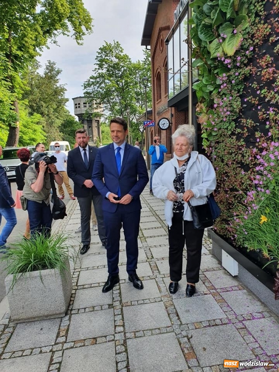 Zdjęcie w galerii na portalu naszwodzislaw.com: Trzaskowski na Śląsku: rząd nie radzi sobie z epidemią; prezydent nie zrobił kompletnie nic  wiadomości z regionu