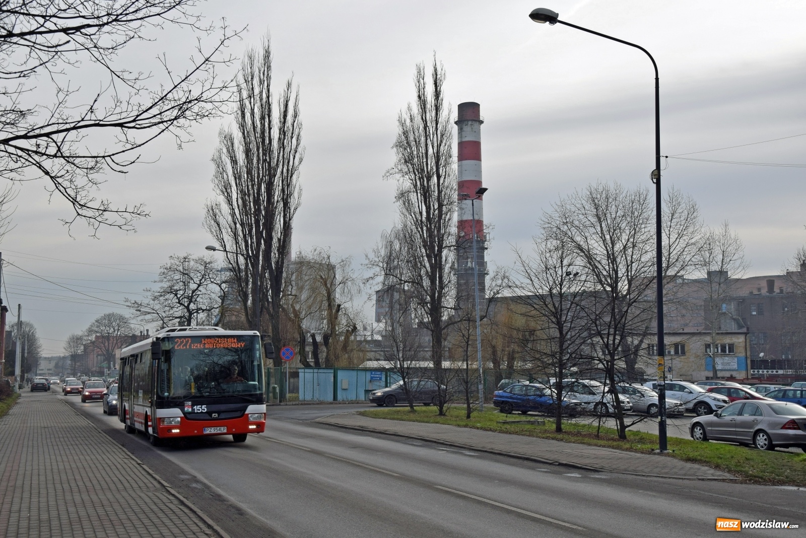 Zdjęcie w galerii na portalu naszwodzislaw.com: Wirus nie oszczędza komunikacji miejskiej wiadomości z regionu