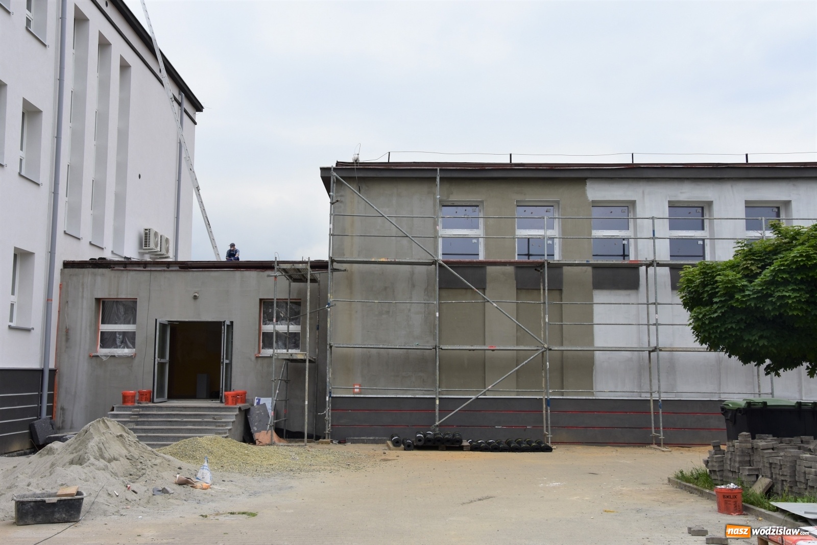 Zdjęcie w galerii na portalu naszwodzislaw.com: Szkoła w Rydułtowach pięknieje w oczach [FOTO] wiadomości z regionu