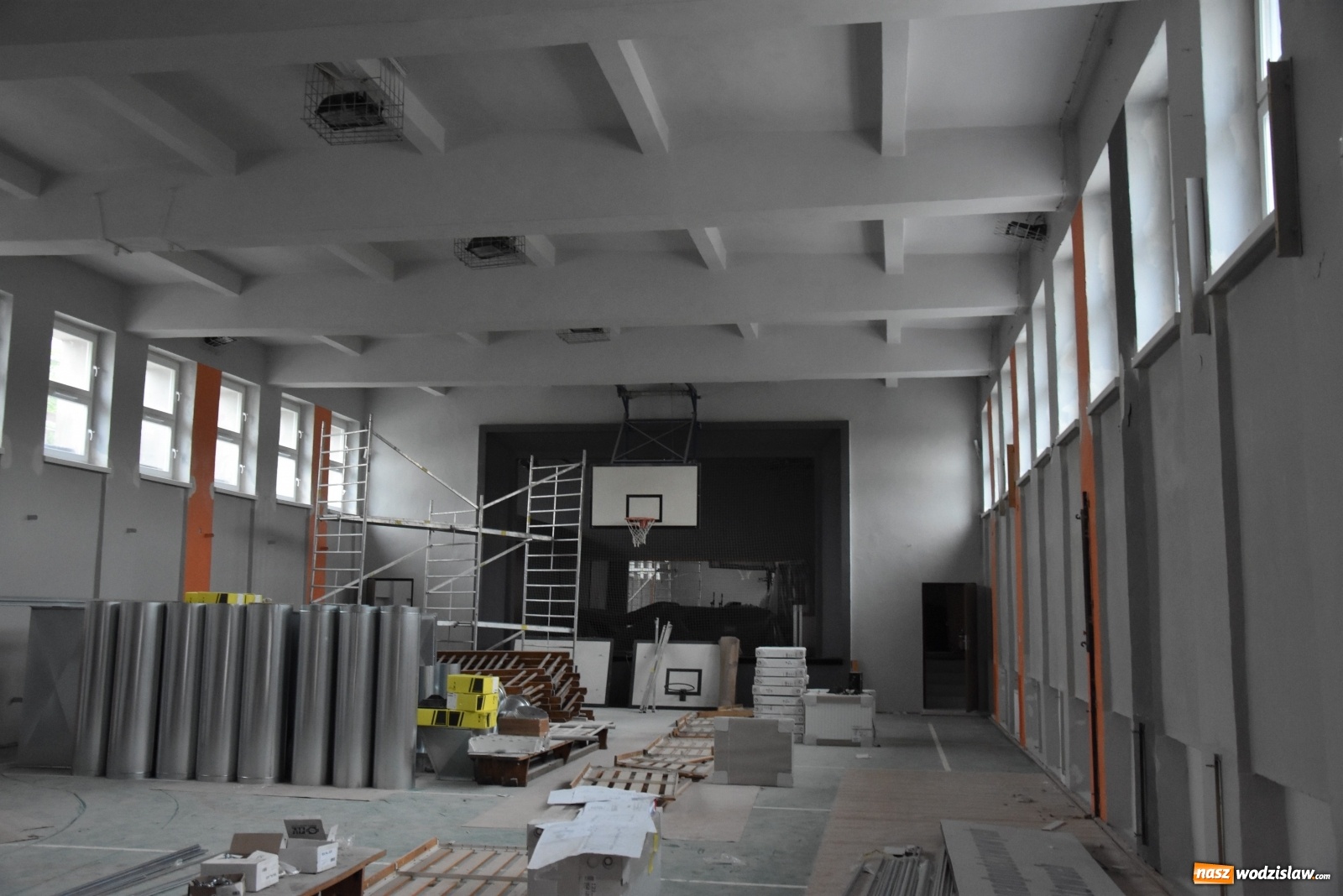 Zdjęcie w galerii na portalu naszwodzislaw.com: Szkoła w Rydułtowach pięknieje w oczach [FOTO] wiadomości z regionu