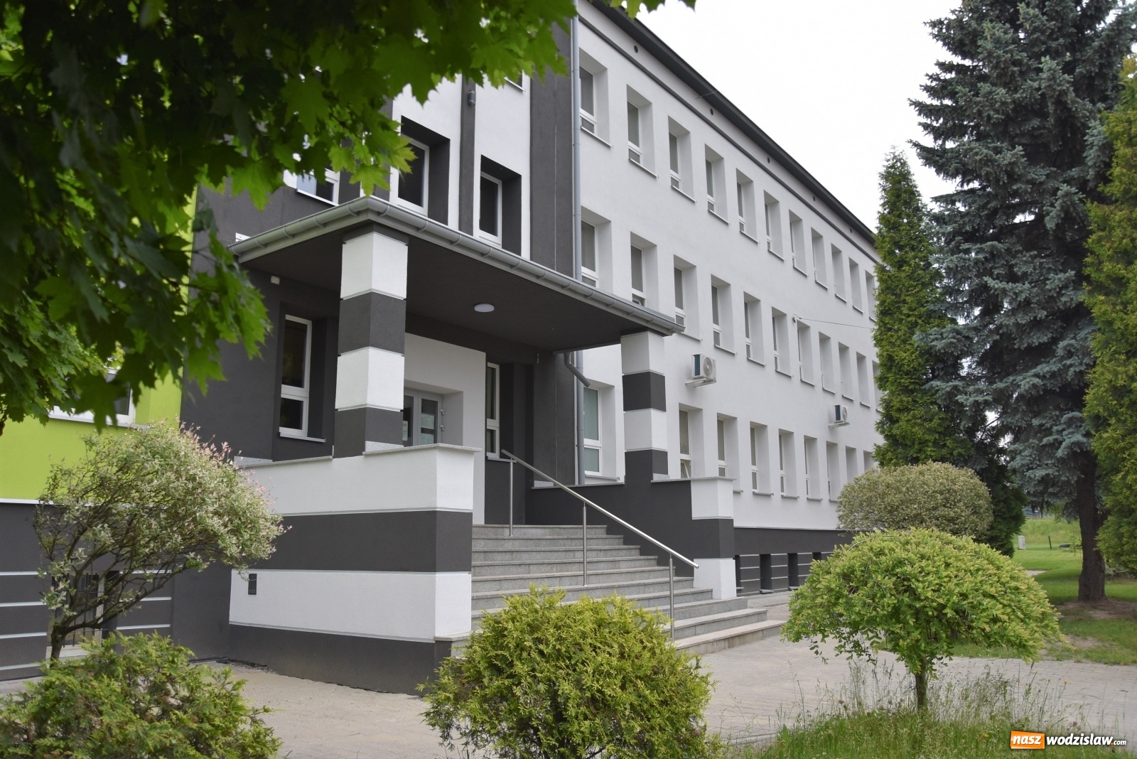 Zdjęcie w galerii na portalu naszwodzislaw.com: Szkoła w Rydułtowach pięknieje w oczach [FOTO] wiadomości z regionu