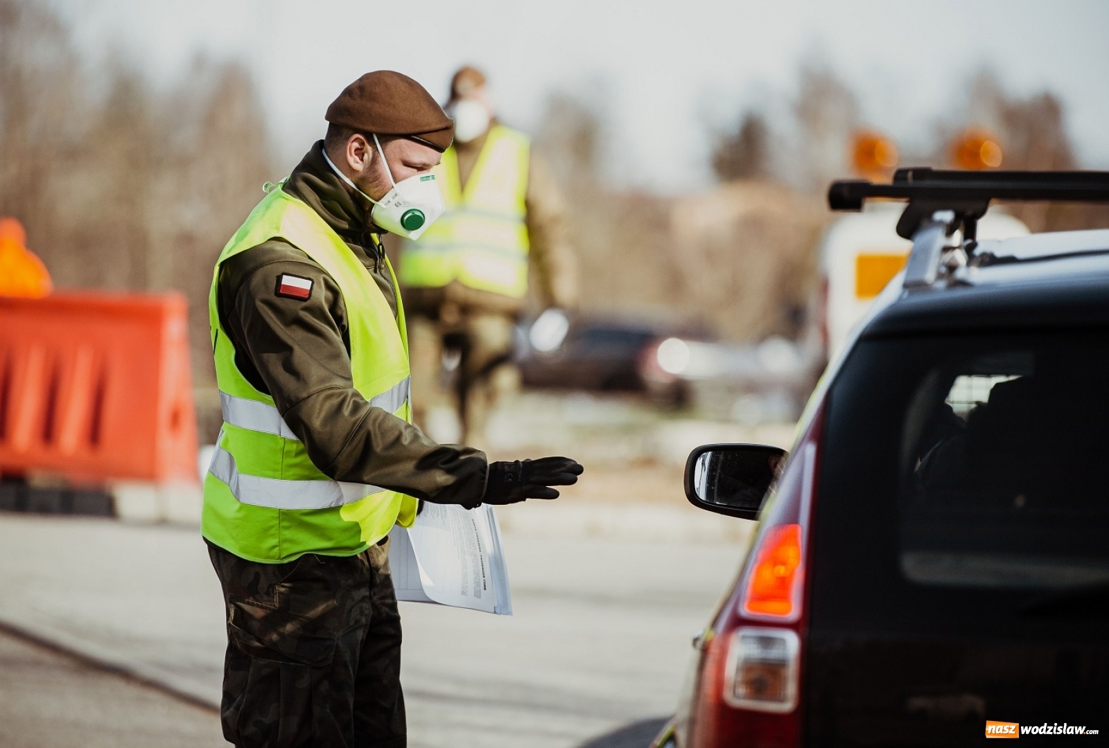 Zdjęcie w galerii na portalu naszwodzislaw.com: Tysiące wymazów, tony przewiezionej żywności. Terytorialsi podsumowują działania związane z epidemią wiadomości z regionu
