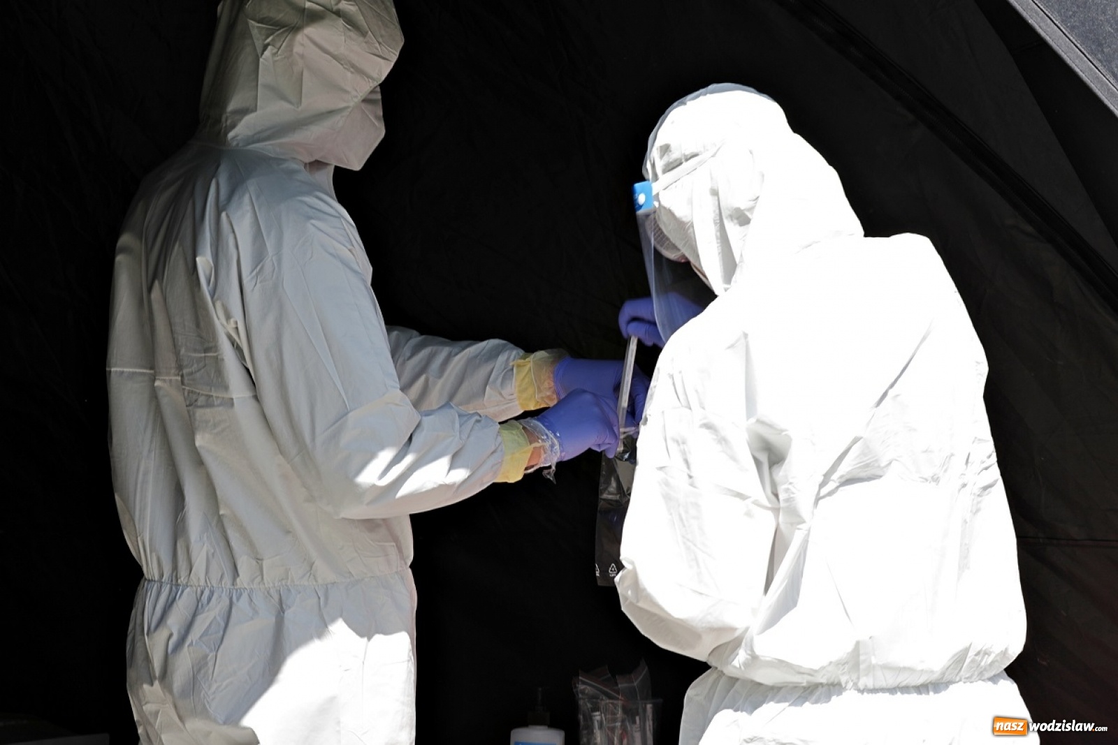 Zdjęcie w galerii na portalu naszwodzislaw.com: Tysiące wymazów, tony przewiezionej żywności. Terytorialsi podsumowują działania związane z epidemią wiadomości z regionu