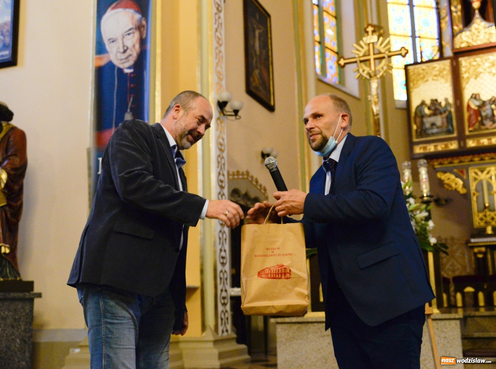 Zdjęcie w galerii na portalu naszwodzislaw.com: Podróż do świata, którego już nie ma. Promocja książki Sławomira Kulpy wiadomości z regionu