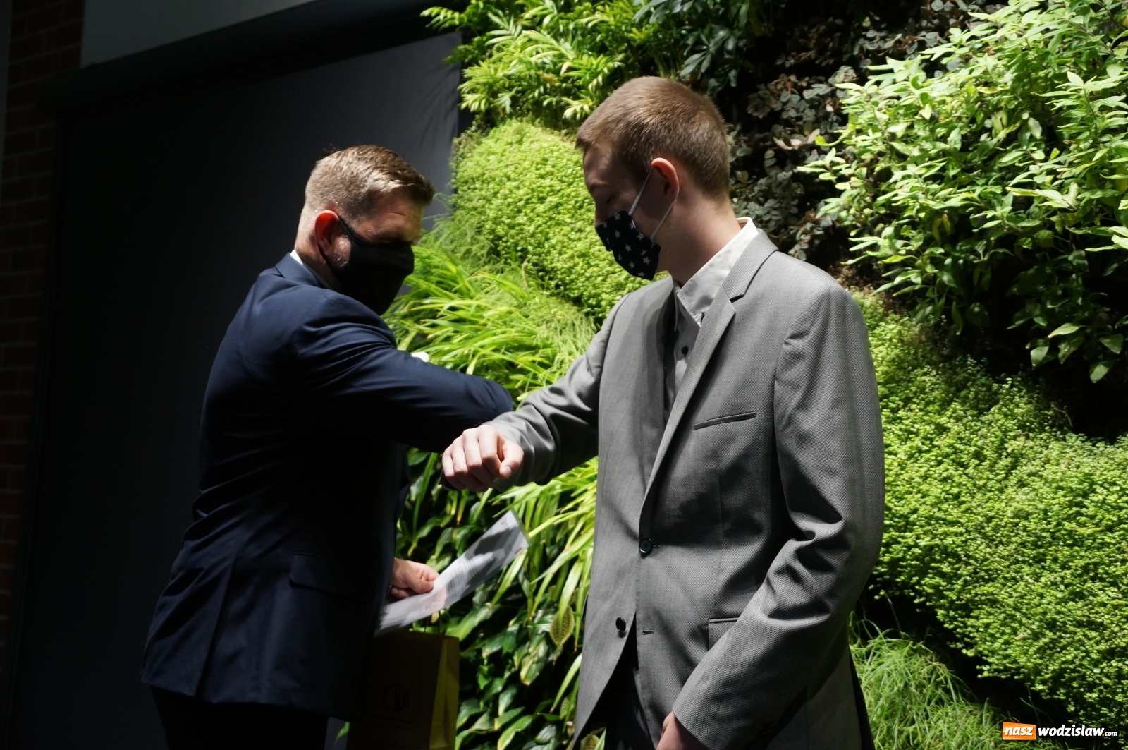 Zdjęcie w galerii na portalu naszwodzislaw.com: Najlepsi uczniowie wodzisławskich szkół nagrodzeni wiadomości z regionu