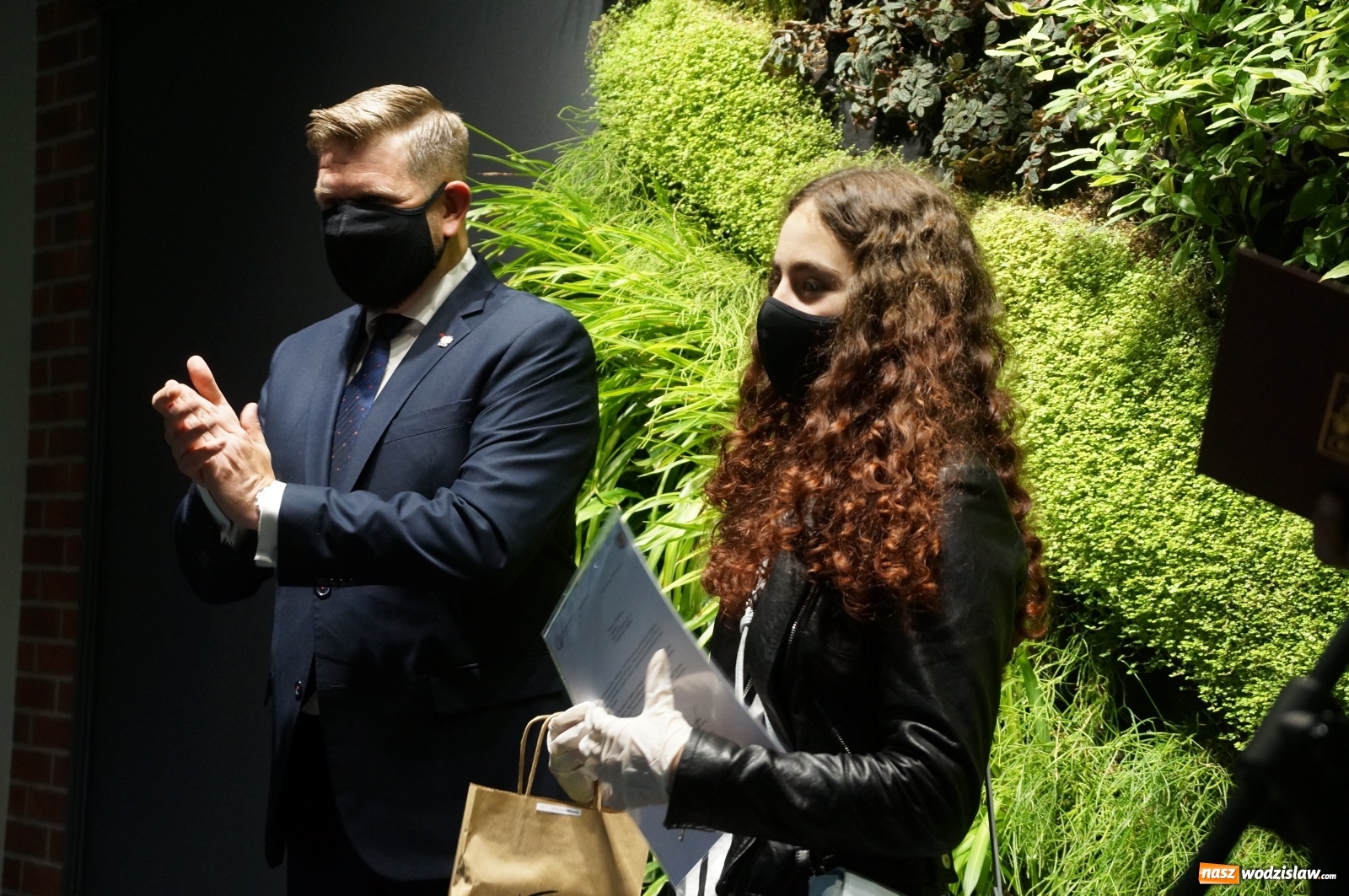 Zdjęcie w galerii na portalu naszwodzislaw.com: Najlepsi uczniowie wodzisławskich szkół nagrodzeni wiadomości z regionu