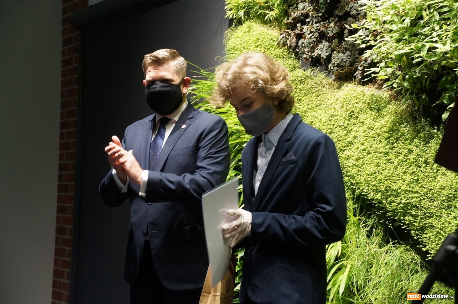 Zdjęcie w galerii na portalu naszwodzislaw.com: Najlepsi uczniowie wodzisławskich szkół nagrodzeni wiadomości z regionu