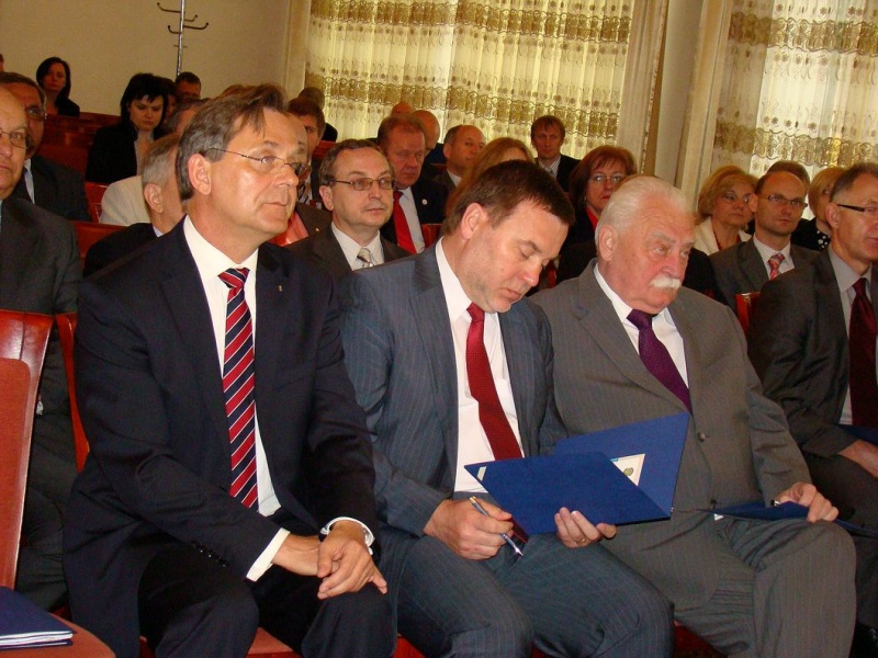 Zdjęcie w galerii na portalu naszwodzislaw.com: Małe jest piękne, ale duży może więcej wiadomości z regionu