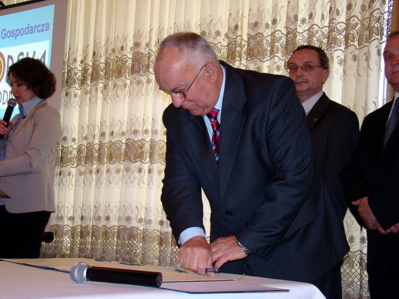 Zdjęcie w galerii na portalu naszwodzislaw.com: Małe jest piękne, ale duży może więcej wiadomości z regionu