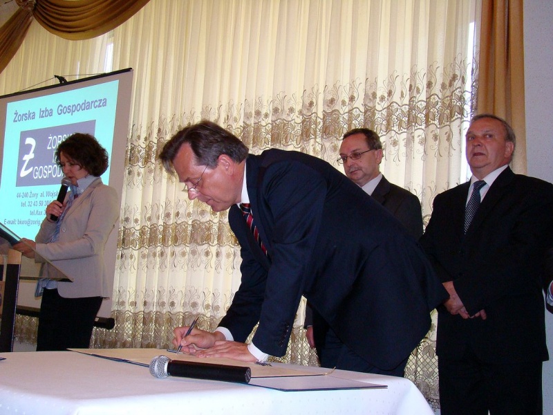 Zdjęcie w galerii na portalu naszwodzislaw.com: Małe jest piękne, ale duży może więcej wiadomości z regionu