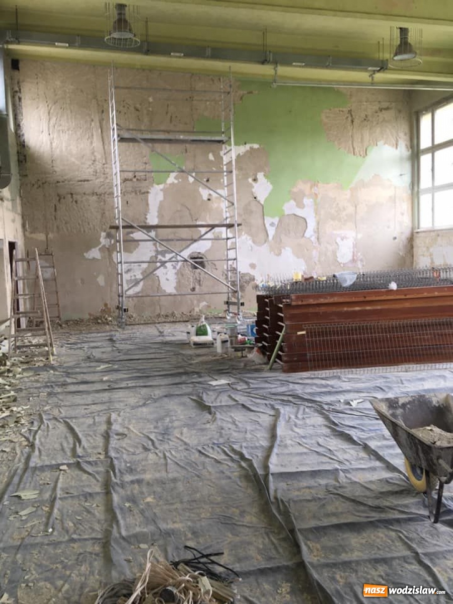 Zdjęcie w galerii na portalu naszwodzislaw.com: Remont sali gimnastycznej w Tischnerze idzie pełną parą wiadomości z regionu