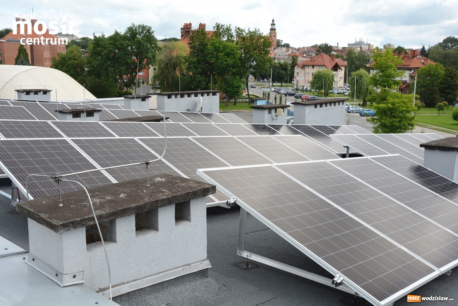 Zdjęcie w galerii na portalu naszwodzislaw.com: OZE w obiektach MOSiR Centrum wiadomości z regionu