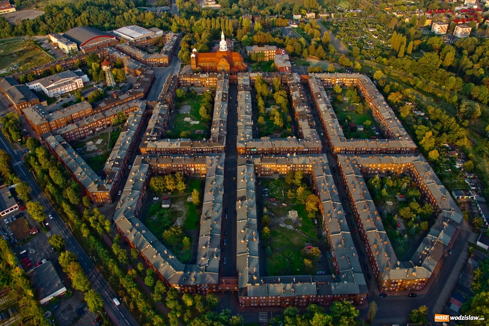 Zdjęcie w galerii na portalu naszwodzislaw.com: Ruszyło finałowe głosowanie w plebiscycie na najbardziej filmowe miejsce w regionie wiadomości z regionu