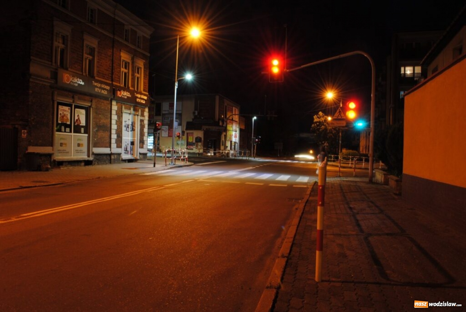 Zdjęcie w galerii na portalu naszwodzislaw.com: W Radlinie doświetlono przejścia dla pieszych wiadomości z regionu