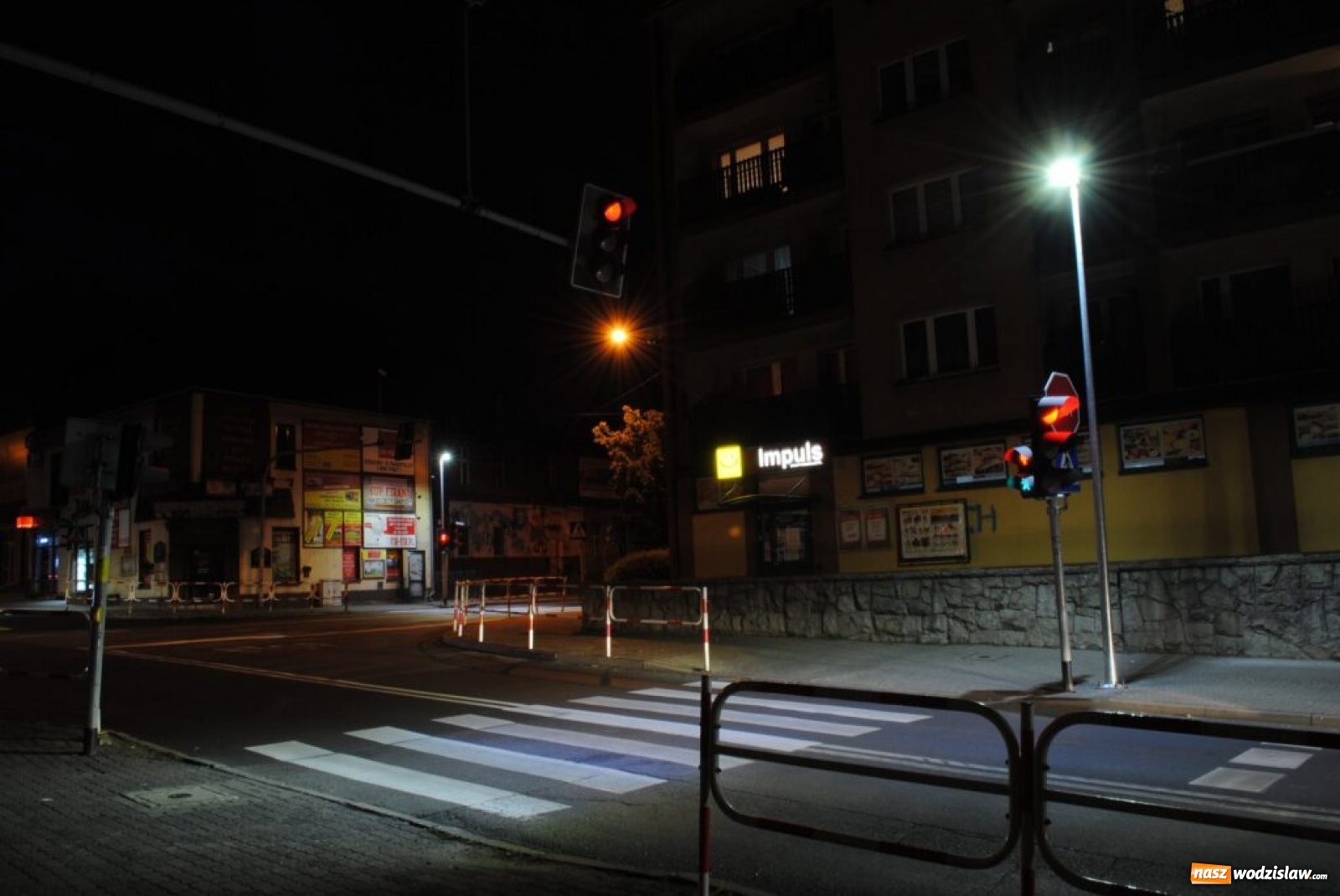 Zdjęcie w galerii na portalu naszwodzislaw.com: W Radlinie doświetlono przejścia dla pieszych wiadomości z regionu