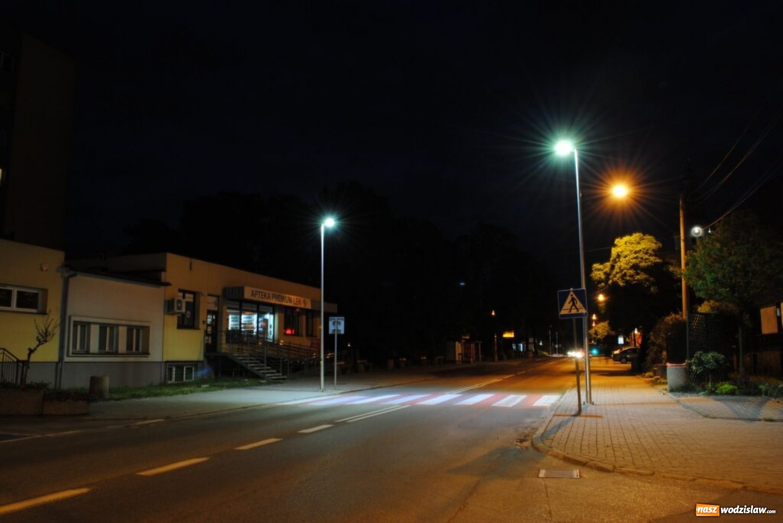 Zdjęcie w galerii na portalu naszwodzislaw.com: W Radlinie doświetlono przejścia dla pieszych wiadomości z regionu