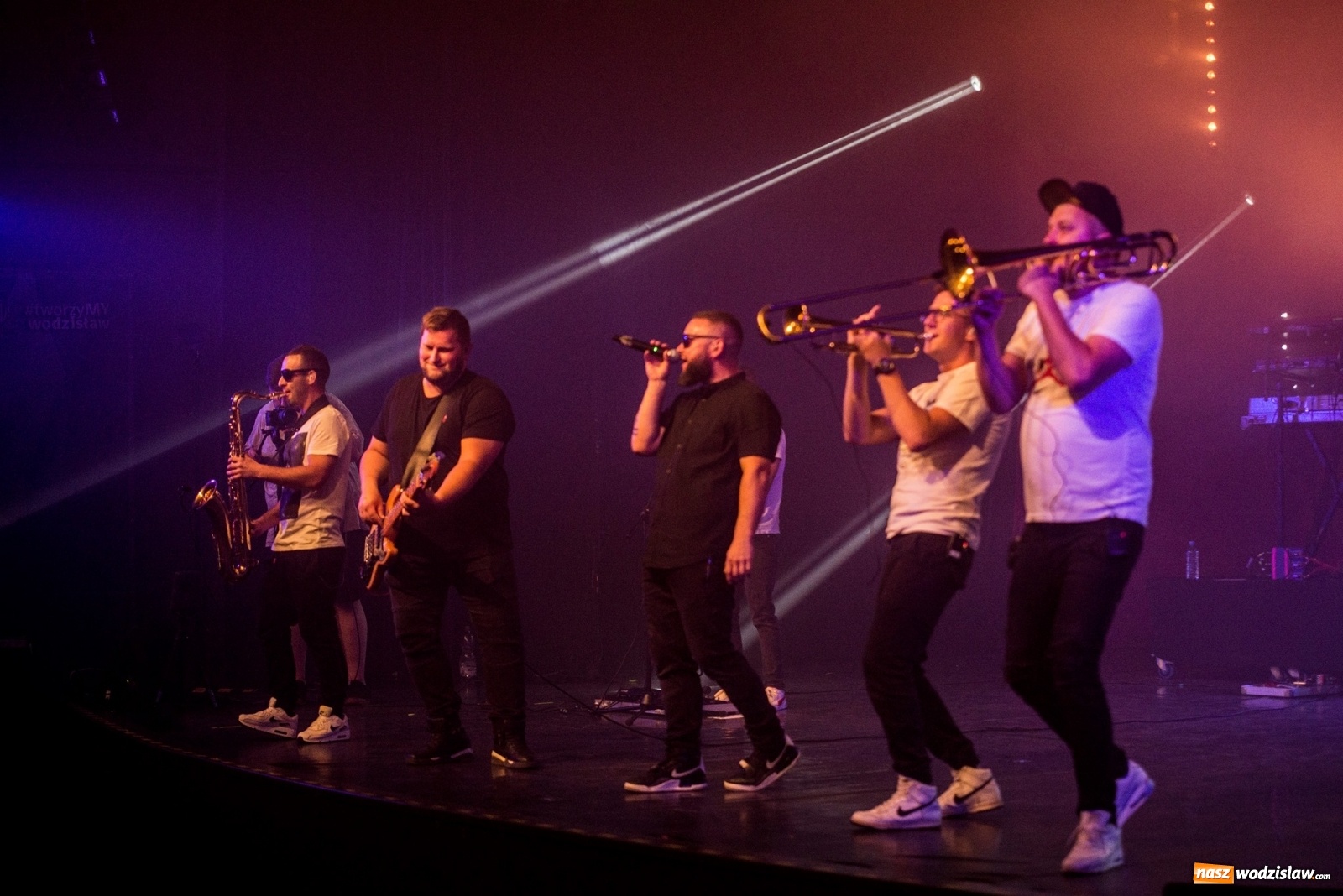 Zdjęcie w galerii na portalu naszwodzislaw.com: Dobra energia Reggae Festiwalu popłynęła z WCK [FOTO i WIDEO] wiadomości z regionu