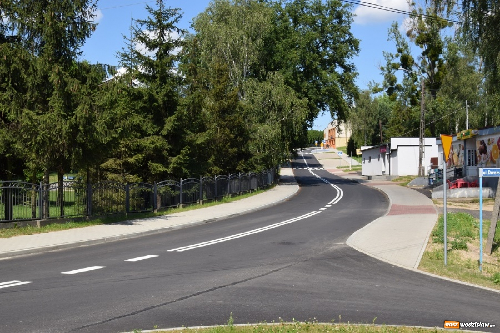 Zdjęcie w galerii na portalu naszwodzislaw.com: Remont ulicy Szkolnej w Połomi zakończony wiadomości z regionu