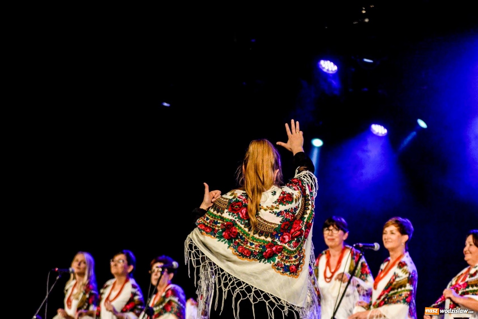 Zdjęcie w galerii na portalu naszwodzislaw.com: Przebojowe Kokoszyczanki na scenie WCK wiadomości z regionu