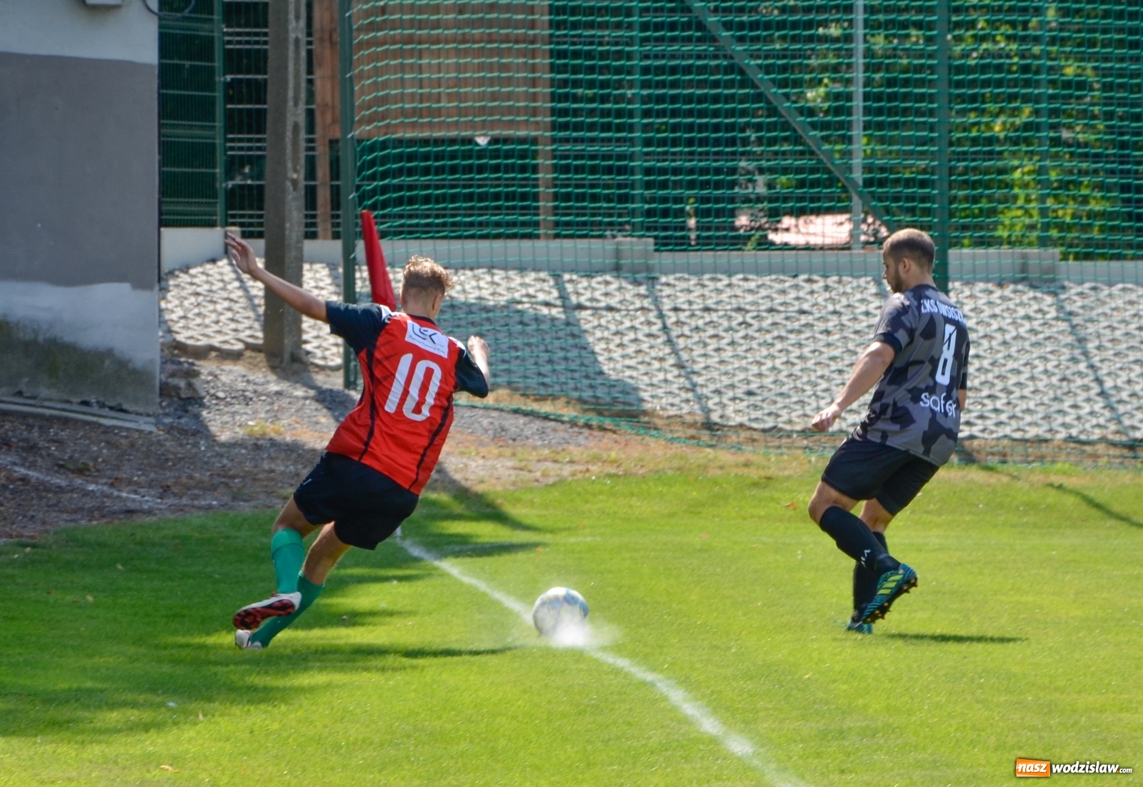 Zdjęcie w galerii na portalu naszwodzislaw.com: B klasa. Rezerwy Czarnych Gorzyce bez punktów w starciu w Owsiszczami [FOTO] wiadomości z regionu