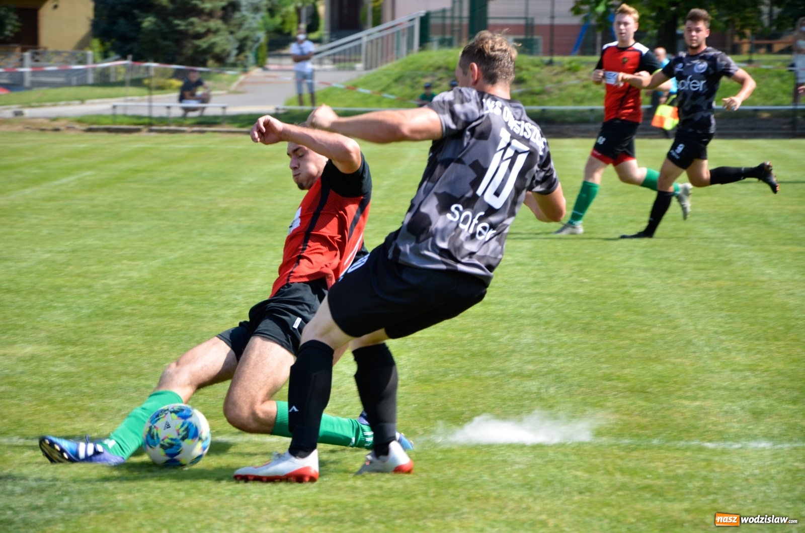 Zdjęcie w galerii na portalu naszwodzislaw.com: B klasa. Rezerwy Czarnych Gorzyce bez punktów w starciu w Owsiszczami [FOTO] wiadomości z regionu