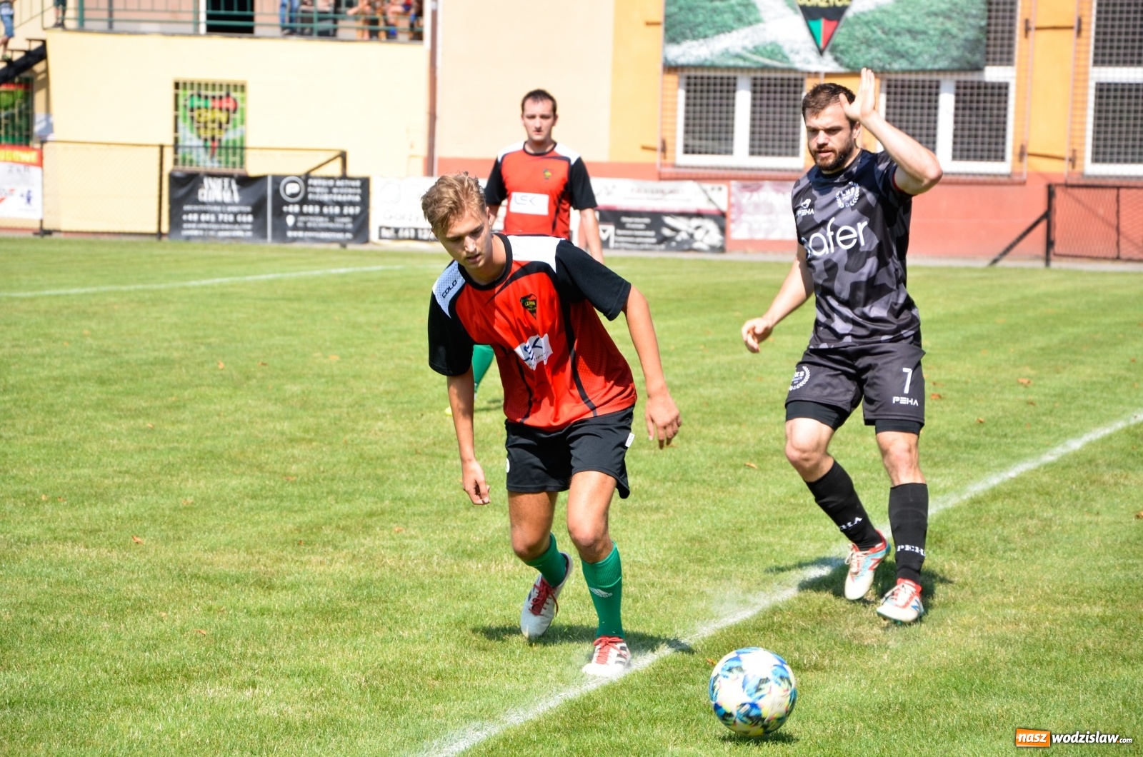 Zdjęcie w galerii na portalu naszwodzislaw.com: B klasa. Rezerwy Czarnych Gorzyce bez punktów w starciu w Owsiszczami [FOTO] wiadomości z regionu