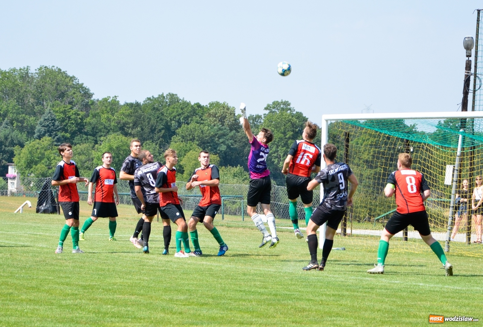 Zdjęcie w galerii na portalu naszwodzislaw.com: B klasa. Rezerwy Czarnych Gorzyce bez punktów w starciu w Owsiszczami [FOTO] wiadomości z regionu