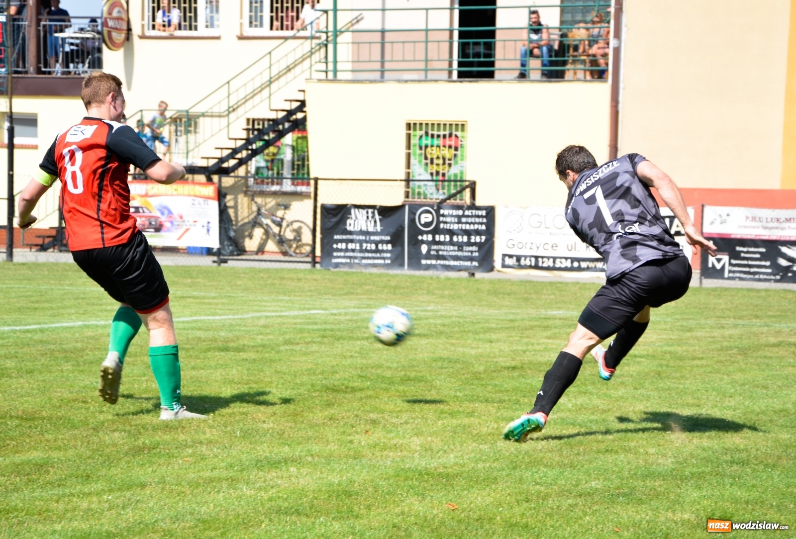 Zdjęcie w galerii na portalu naszwodzislaw.com: B klasa. Rezerwy Czarnych Gorzyce bez punktów w starciu w Owsiszczami [FOTO] wiadomości z regionu