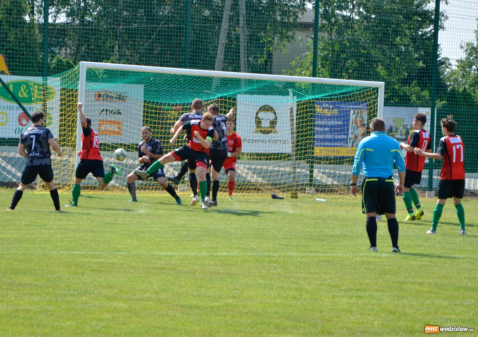 Zdjęcie w galerii na portalu naszwodzislaw.com: B klasa. Rezerwy Czarnych Gorzyce bez punktów w starciu w Owsiszczami [FOTO] wiadomości z regionu