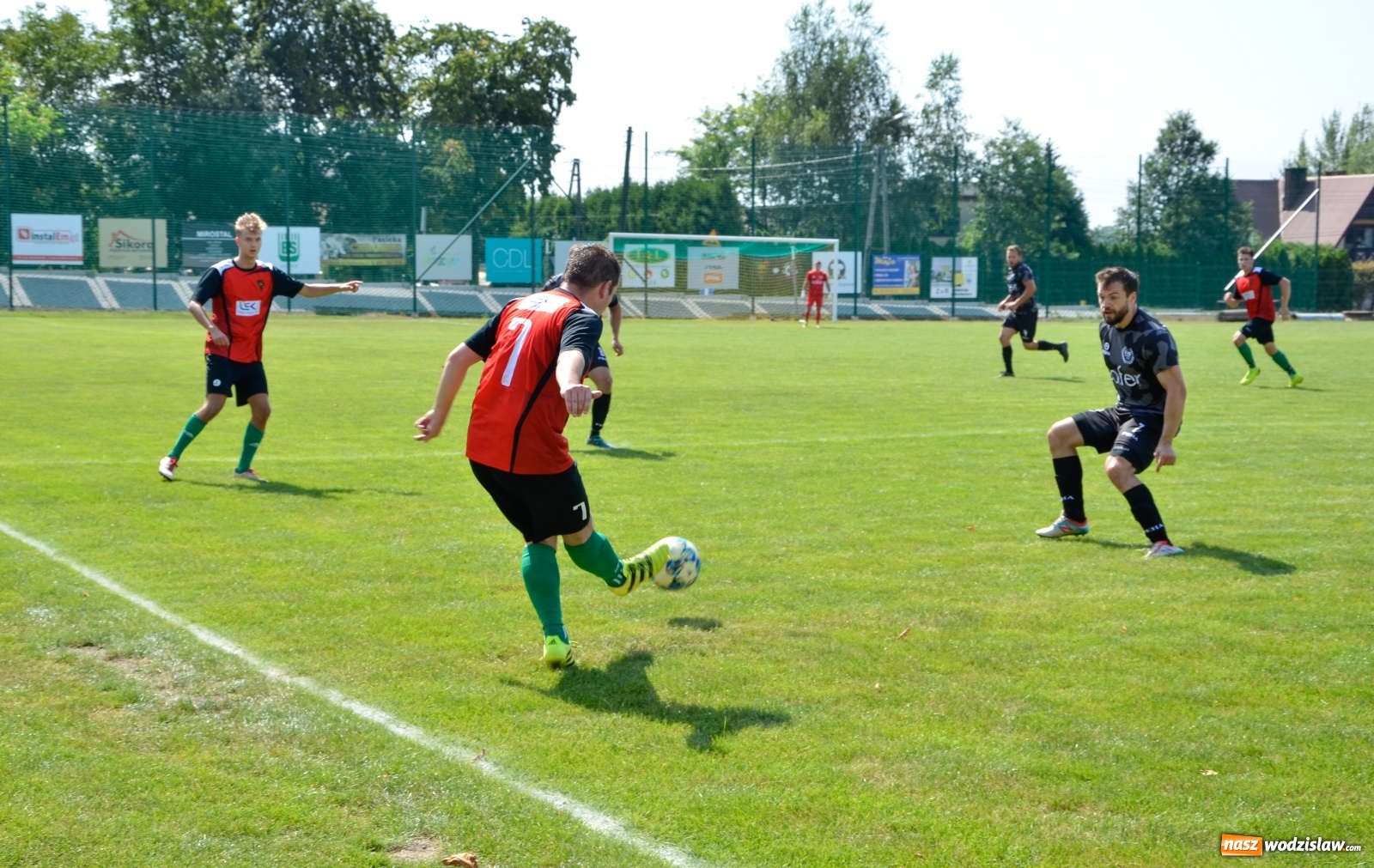 Zdjęcie w galerii na portalu naszwodzislaw.com: B klasa. Rezerwy Czarnych Gorzyce bez punktów w starciu w Owsiszczami [FOTO] wiadomości z regionu