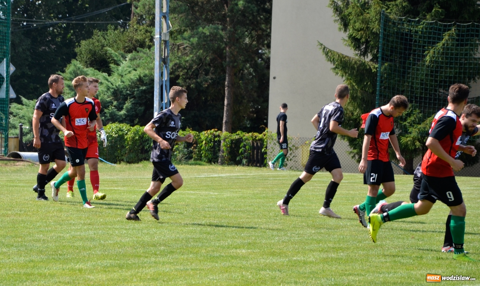 Zdjęcie w galerii na portalu naszwodzislaw.com: B klasa. Rezerwy Czarnych Gorzyce bez punktów w starciu w Owsiszczami [FOTO] wiadomości z regionu