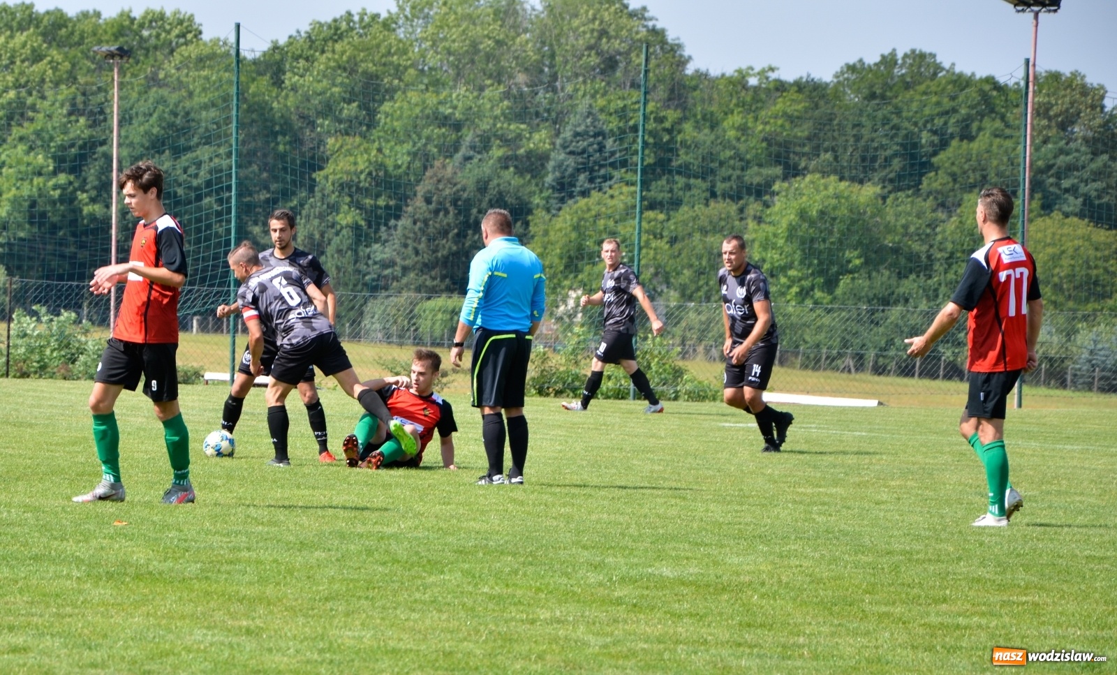 Zdjęcie w galerii na portalu naszwodzislaw.com: B klasa. Rezerwy Czarnych Gorzyce bez punktów w starciu w Owsiszczami [FOTO] wiadomości z regionu