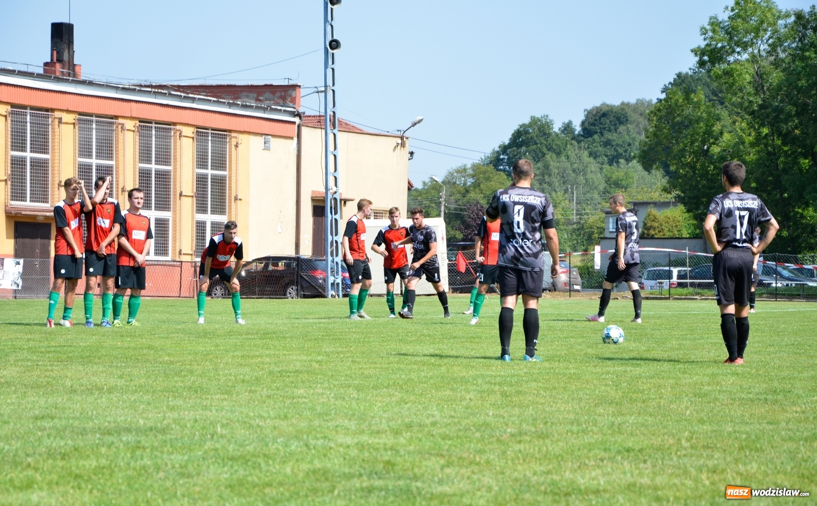 Zdjęcie w galerii na portalu naszwodzislaw.com: B klasa. Rezerwy Czarnych Gorzyce bez punktów w starciu w Owsiszczami [FOTO] wiadomości z regionu