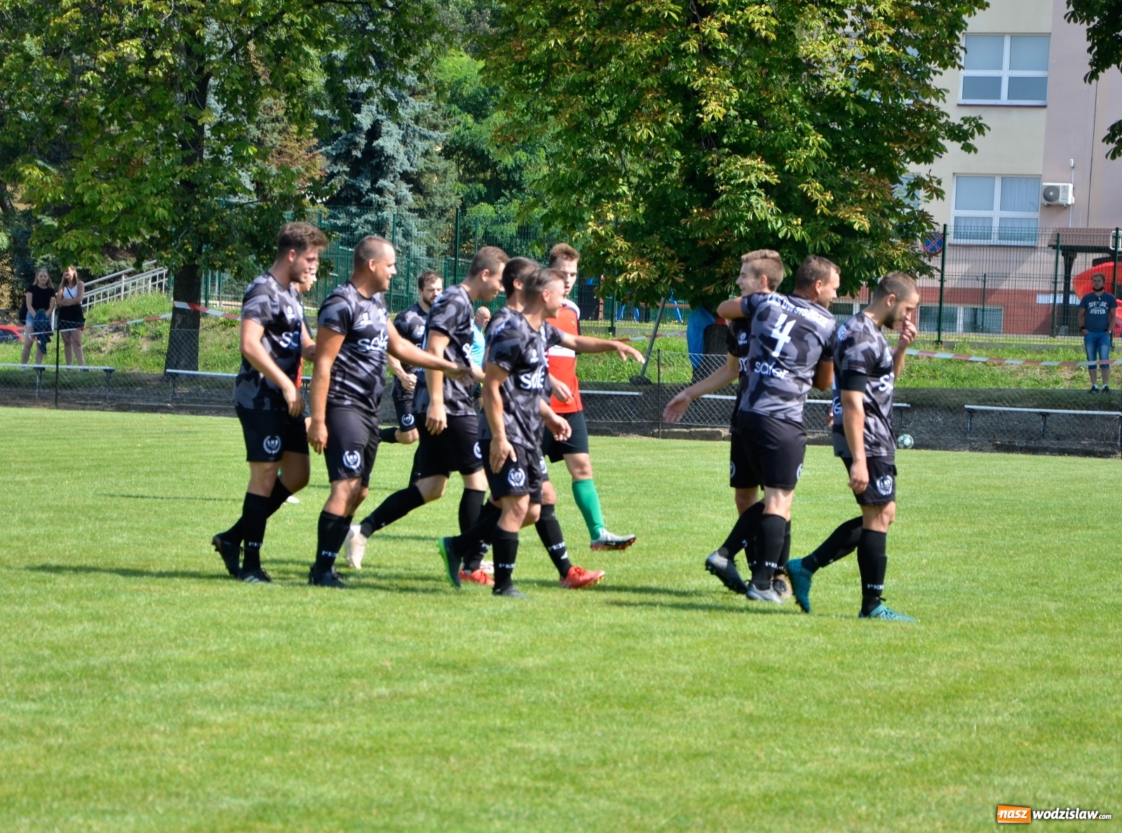 Zdjęcie w galerii na portalu naszwodzislaw.com: B klasa. Rezerwy Czarnych Gorzyce bez punktów w starciu w Owsiszczami [FOTO] wiadomości z regionu