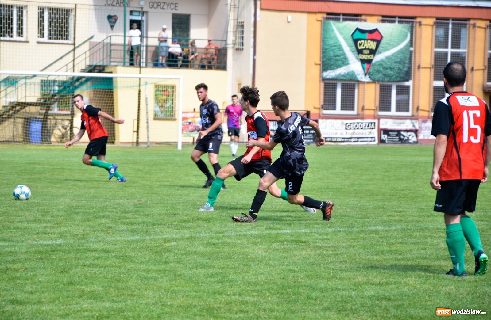 Zdjęcie w galerii na portalu naszwodzislaw.com: B klasa. Rezerwy Czarnych Gorzyce bez punktów w starciu w Owsiszczami [FOTO] wiadomości z regionu