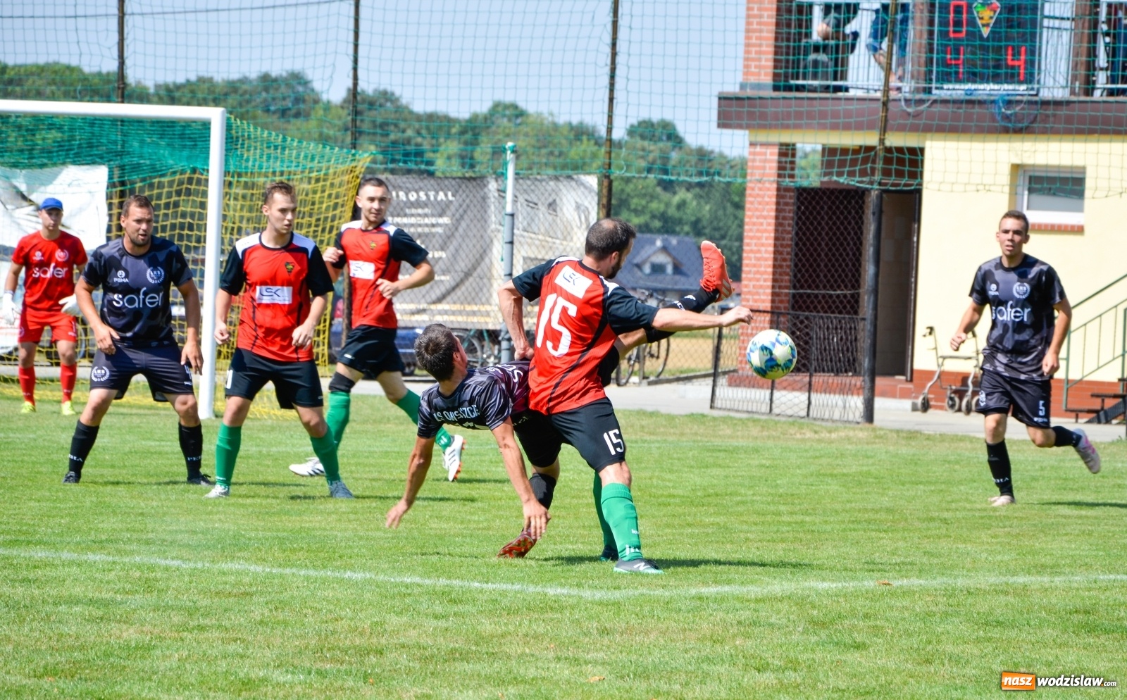 Zdjęcie w galerii na portalu naszwodzislaw.com: B klasa. Rezerwy Czarnych Gorzyce bez punktów w starciu w Owsiszczami [FOTO] wiadomości z regionu