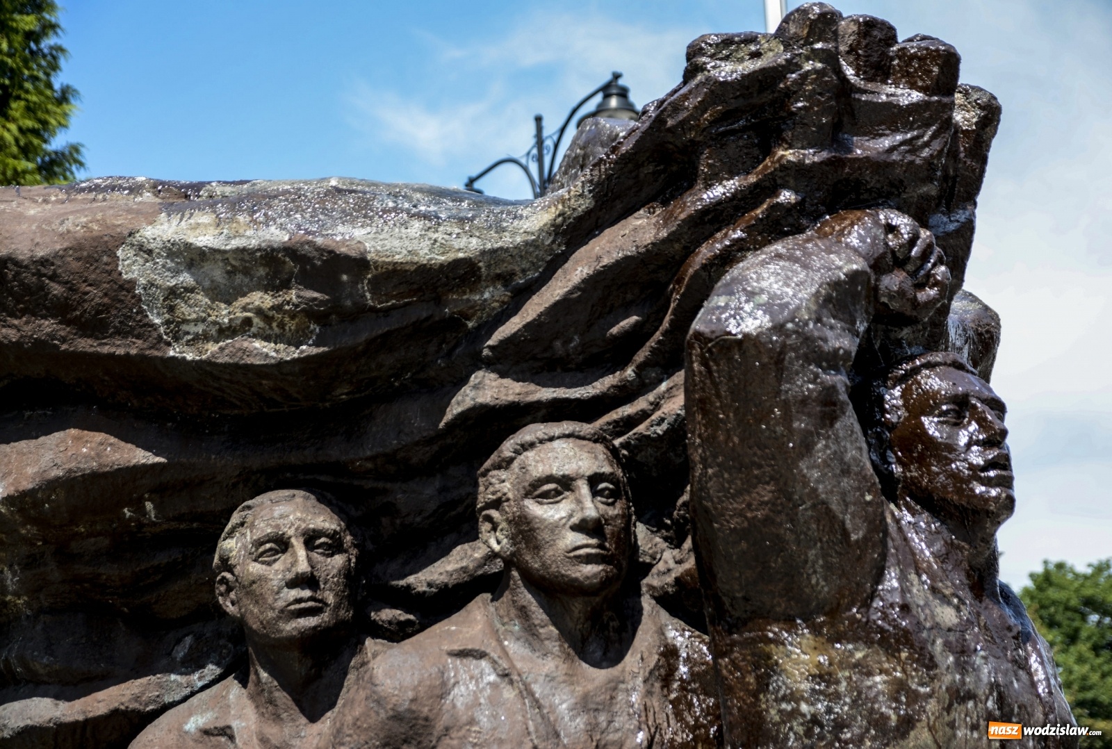 Zdjęcie w galerii na portalu naszwodzislaw.com: 82-letni wodzisławianin rozpoczął renowację pomnika Powstańców Śląskich wiadomości z regionu