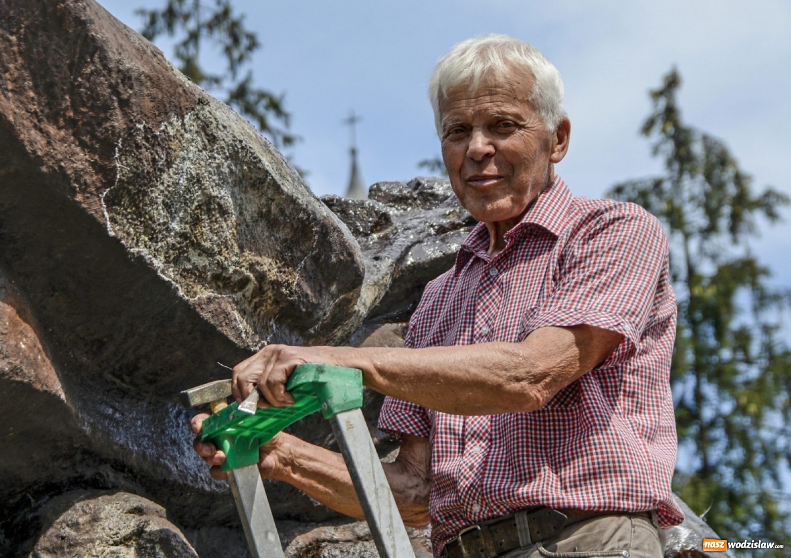Zdjęcie w galerii na portalu naszwodzislaw.com: 82-letni wodzisławianin rozpoczął renowację pomnika Powstańców Śląskich wiadomości z regionu