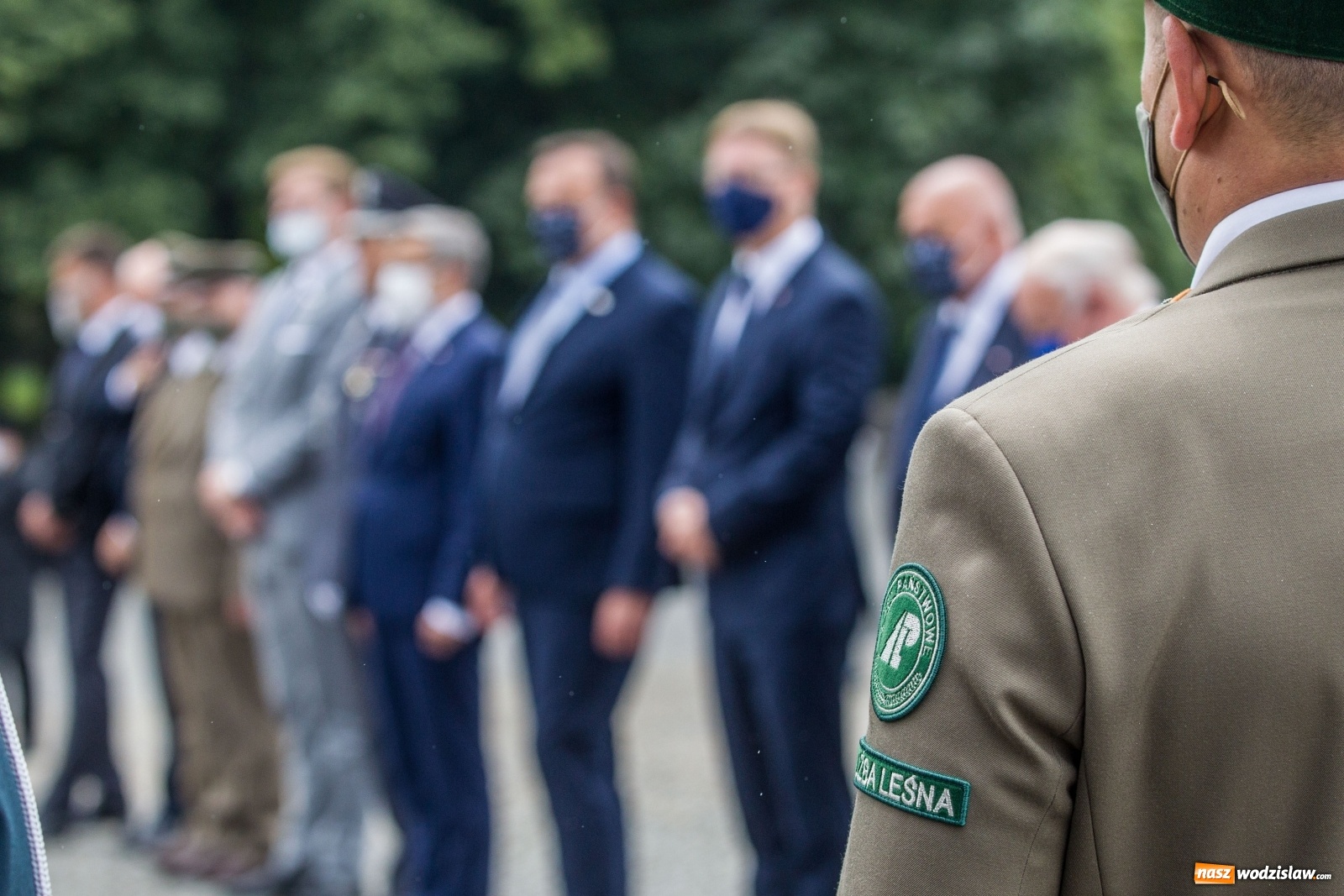 Zdjęcie w galerii na portalu naszwodzislaw.com: Minister Michał Woś wraz z leśnikami złożył hołd Powstańcom Śląskim wiadomości z regionu