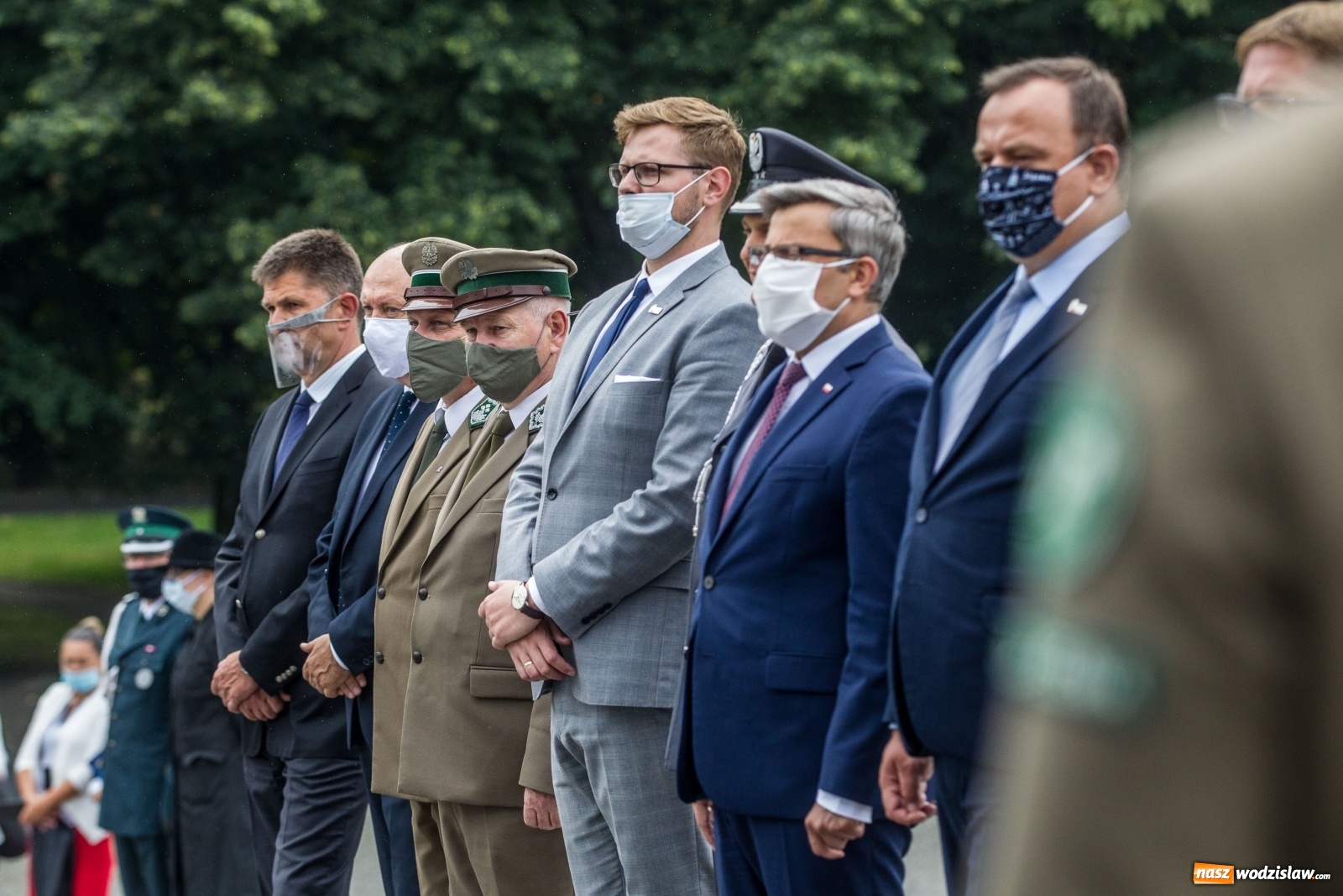 Zdjęcie w galerii na portalu naszwodzislaw.com: Minister Michał Woś wraz z leśnikami złożył hołd Powstańcom Śląskim wiadomości z regionu