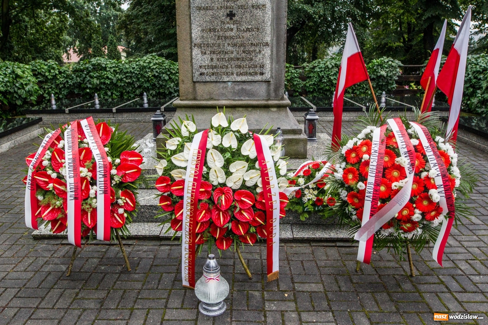 Zdjęcie w galerii na portalu naszwodzislaw.com: Minister Michał Woś wraz z leśnikami złożył hołd Powstańcom Śląskim wiadomości z regionu