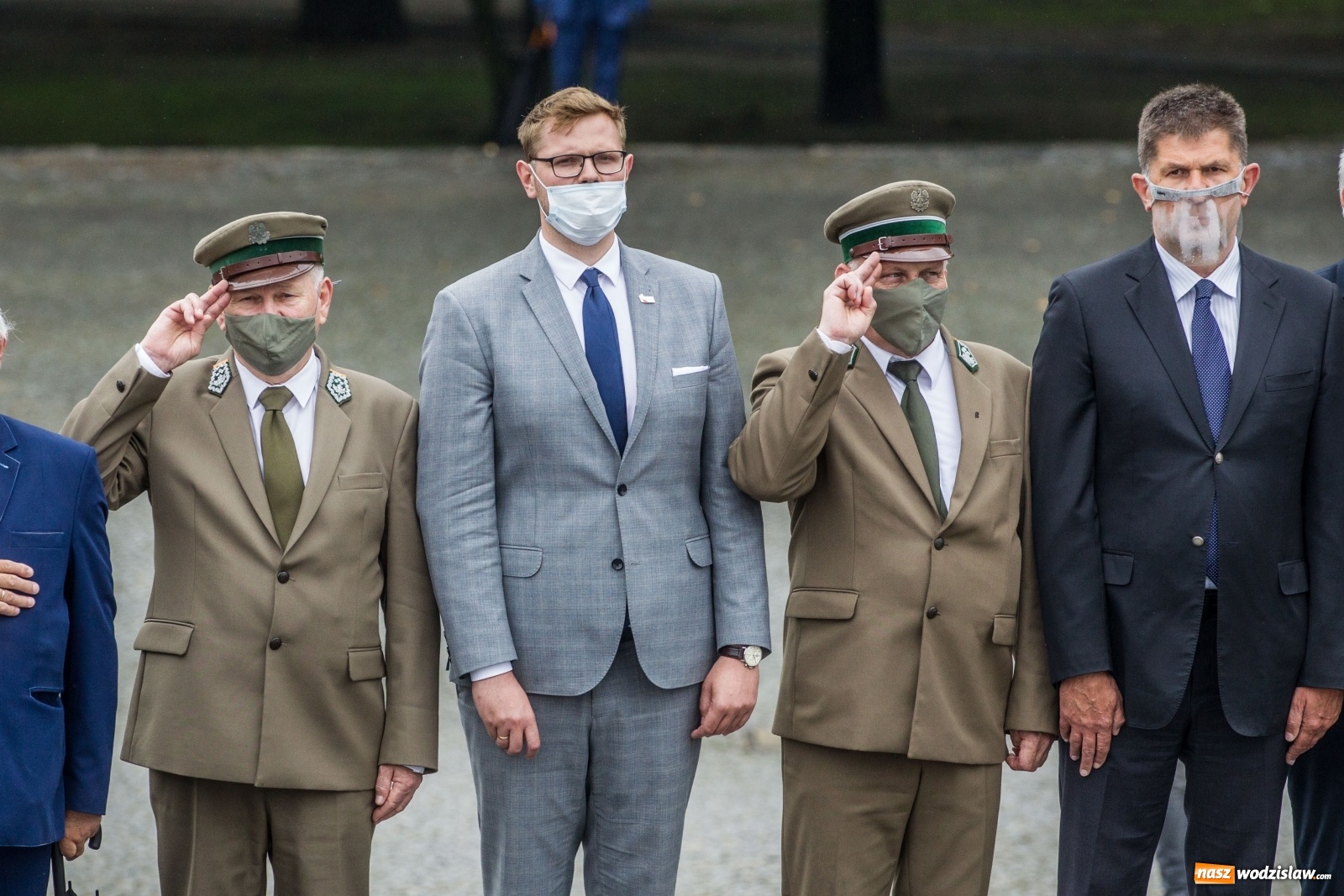 Zdjęcie w galerii na portalu naszwodzislaw.com: Minister Michał Woś wraz z leśnikami złożył hołd Powstańcom Śląskim wiadomości z regionu