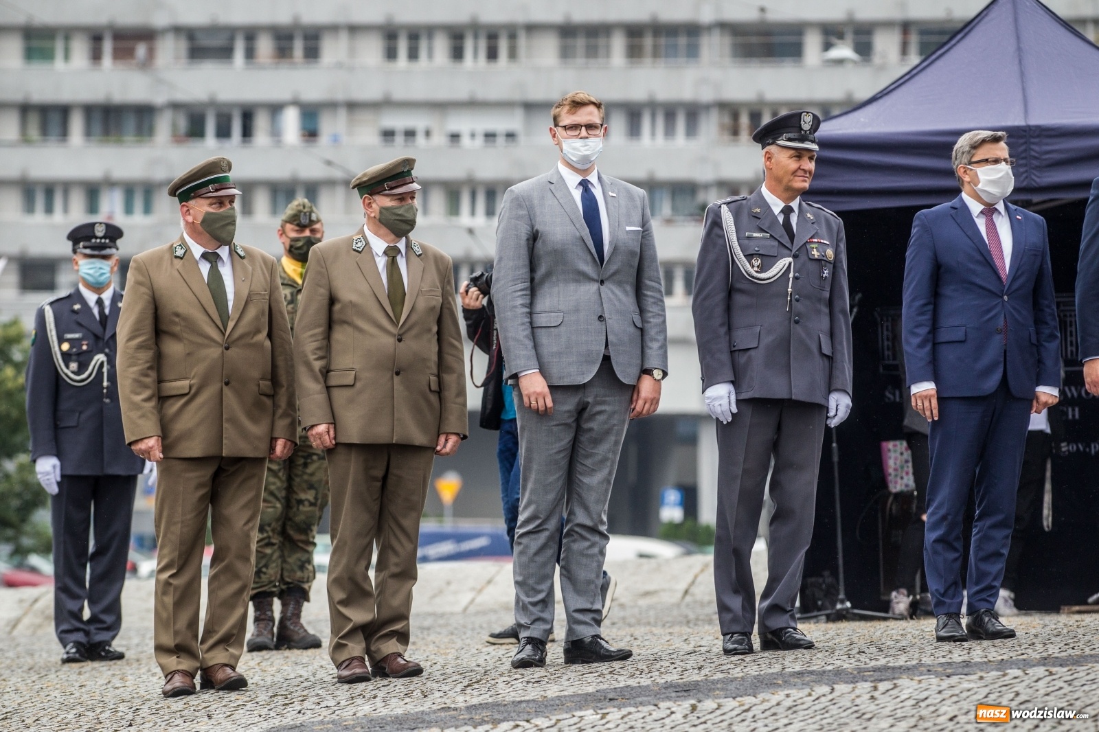 Zdjęcie w galerii na portalu naszwodzislaw.com: Minister Michał Woś wraz z leśnikami złożył hołd Powstańcom Śląskim wiadomości z regionu