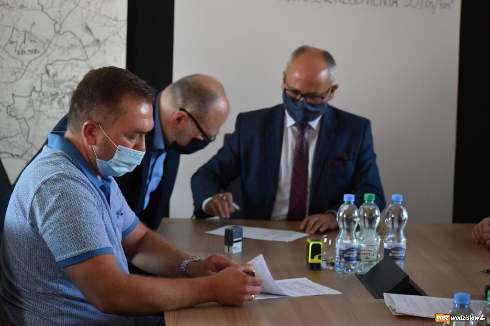 Zdjęcie w galerii na portalu naszwodzislaw.com: Umowa na budowę zatoki postojowej przy ZPSWR podpisana wiadomości z regionu