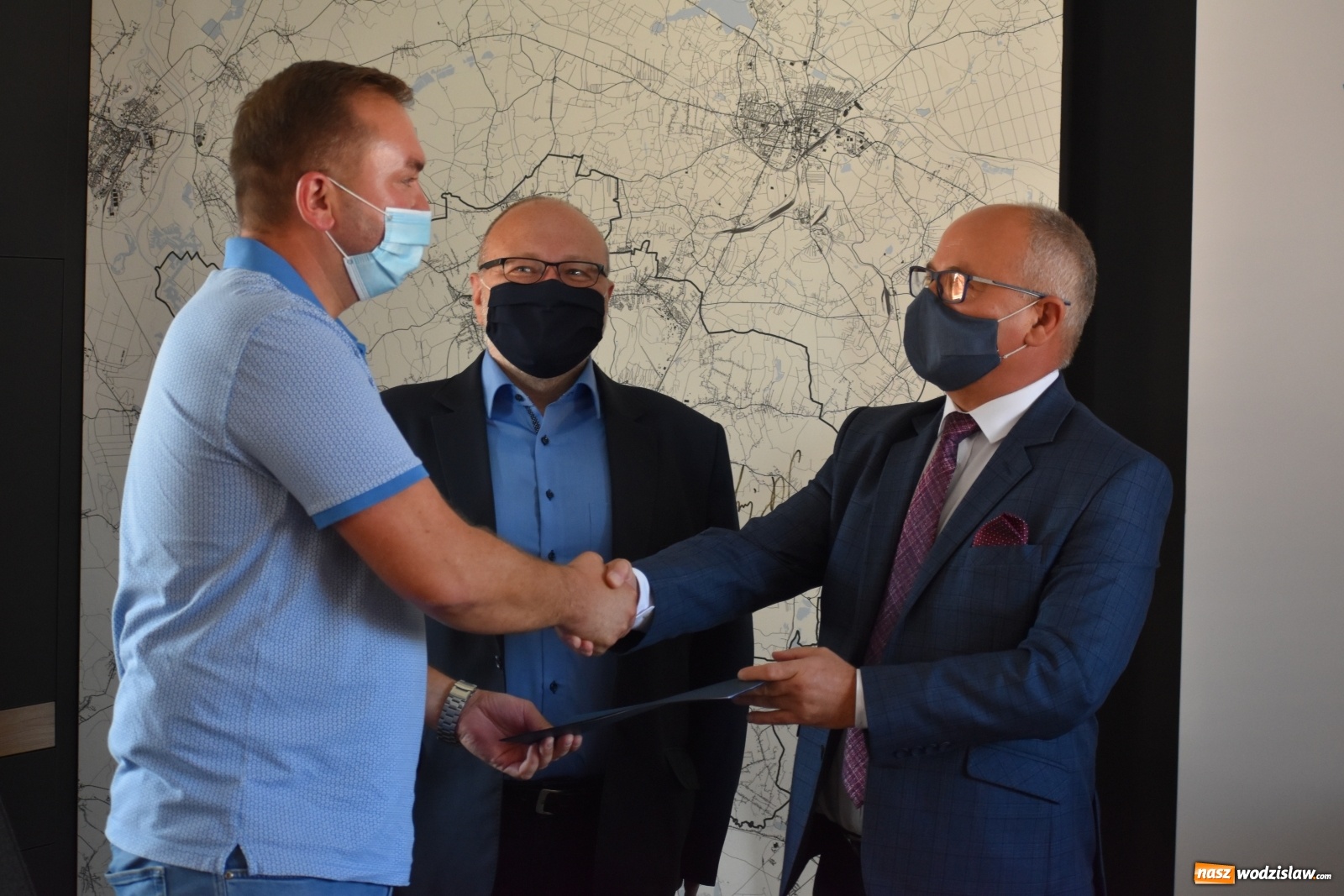 Zdjęcie w galerii na portalu naszwodzislaw.com: Umowa na budowę zatoki postojowej przy ZPSWR podpisana wiadomości z regionu