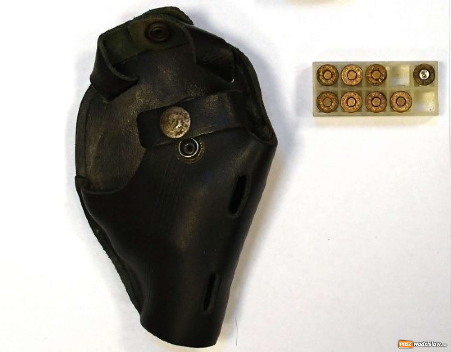 Zdjęcie w galerii na portalu naszwodzislaw.com: 35-latek posiadał rewolwer bez zezwolenia wiadomości z regionu