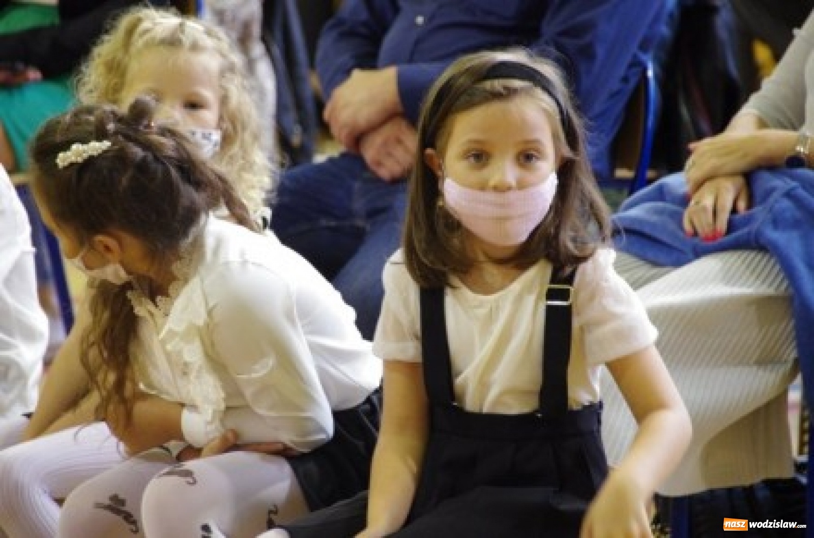 Zdjęcie w galerii na portalu naszwodzislaw.com: Pszowscy uczniowie wrócili do szkół wiadomości z regionu