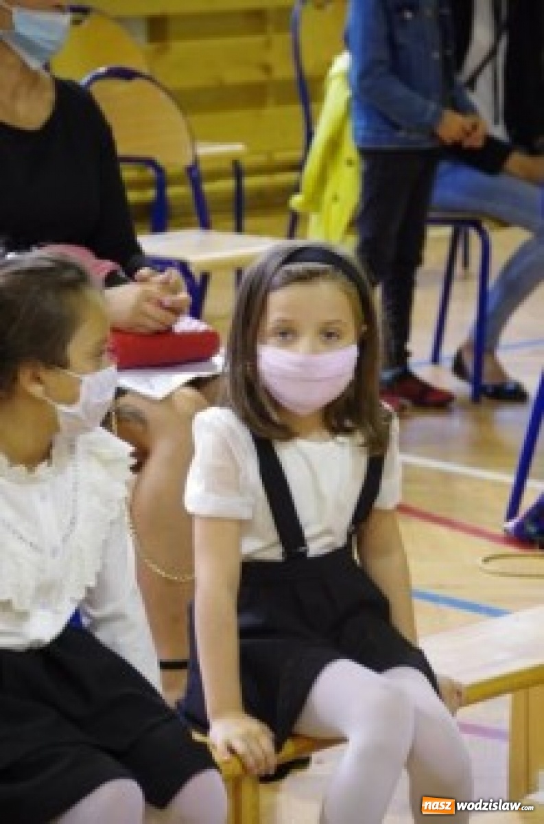 Zdjęcie w galerii na portalu naszwodzislaw.com: Pszowscy uczniowie wrócili do szkół wiadomości z regionu